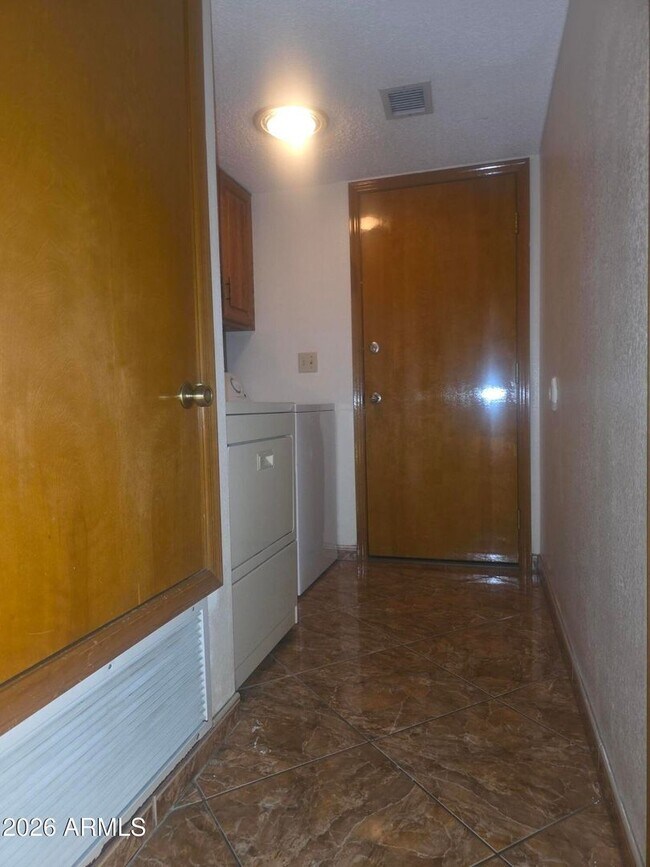 Building Photo - 3925 E Tonto St
