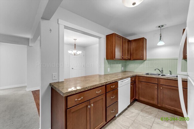 Building Photo - BEAUTIFUL 3 BEDROOM IN ALTO!