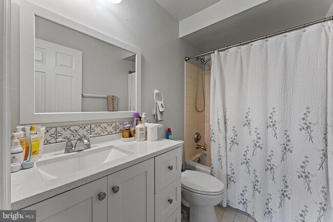 Building Photo - 8099 Lacy Dr