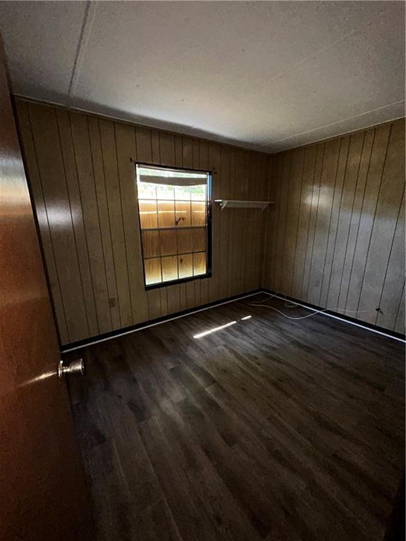 Building Photo - 2891 Village Green Dr