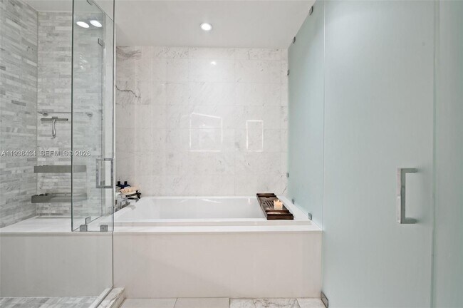 Building Photo - 851 NE 1st Ave