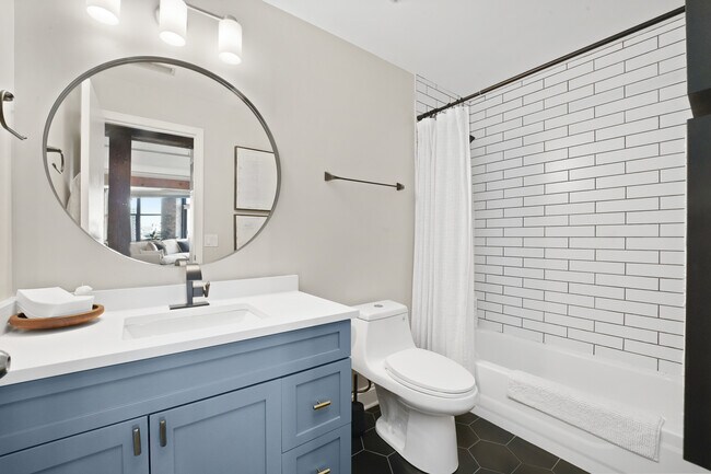 Building Photo - 520 W Huron St