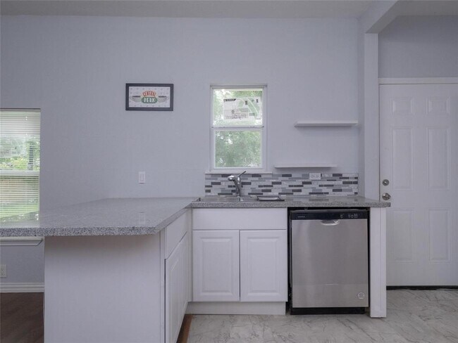 Building Photo - 2703 Areba St