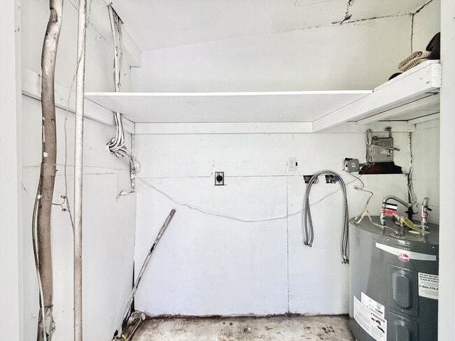 Building Photo - 605 64th Ave W