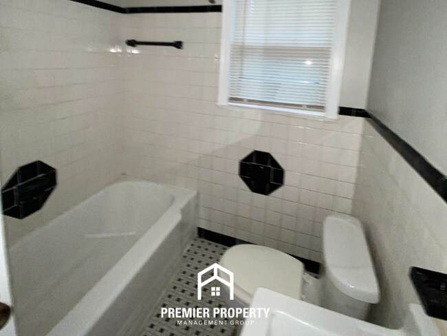 Building Photo - 1716 Warner Ave