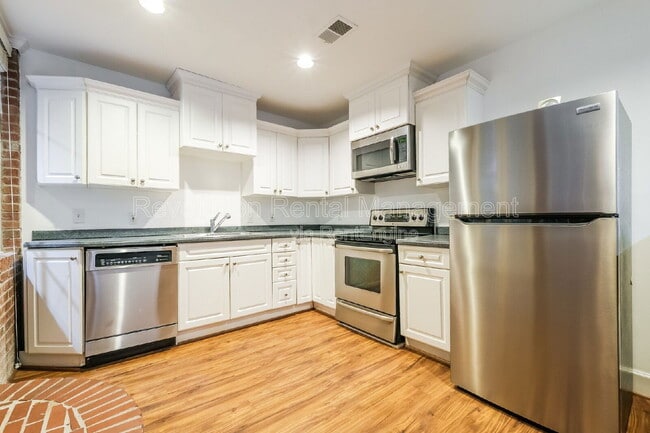 Building Photo - 869 Briarcliff Rd NE