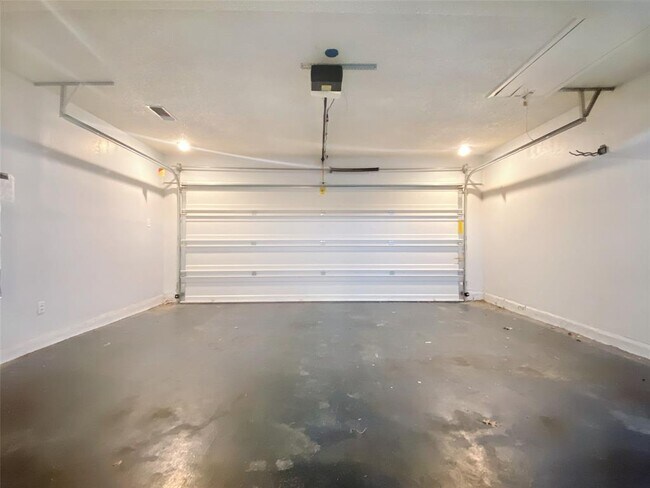 Building Photo - 8303 Alabama Dr