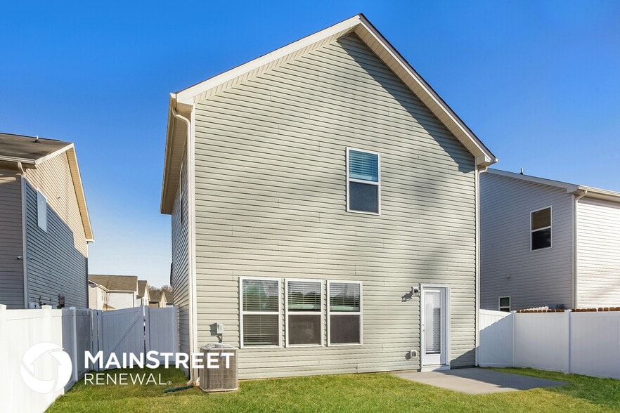 Building Photo - 13026 Hill Pine Rd