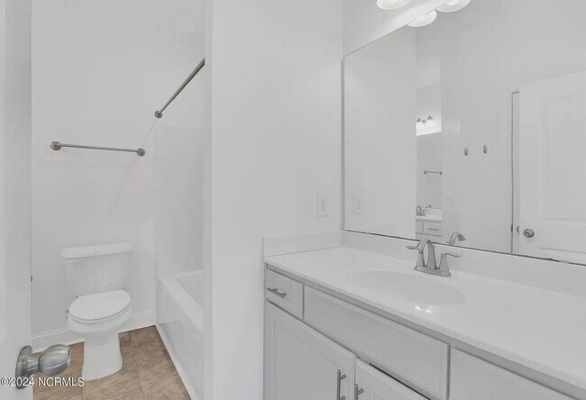 Building Photo - 455 Belvedere Dr
