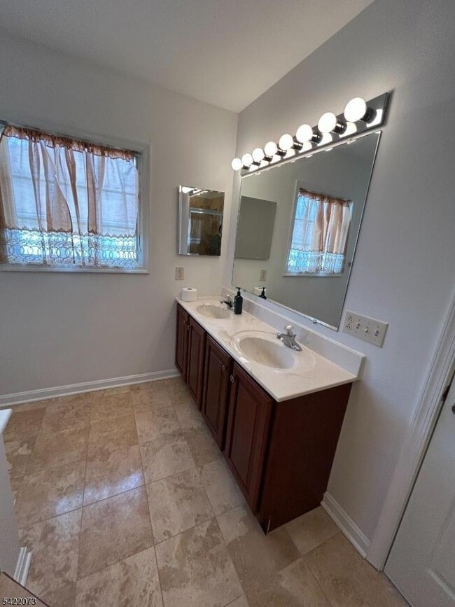 Building Photo - 91 Roseland Ave