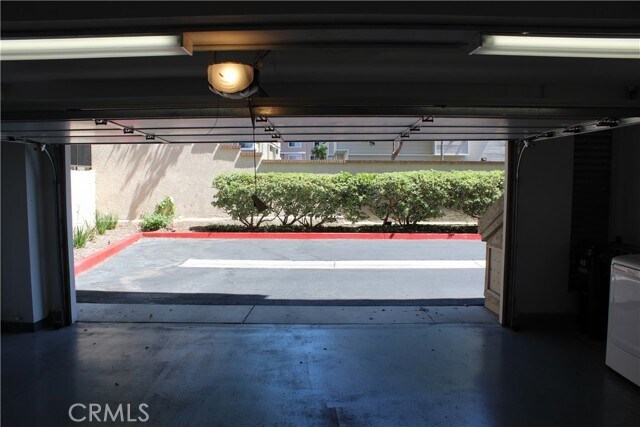 Building Photo - 2300 Maple Ave