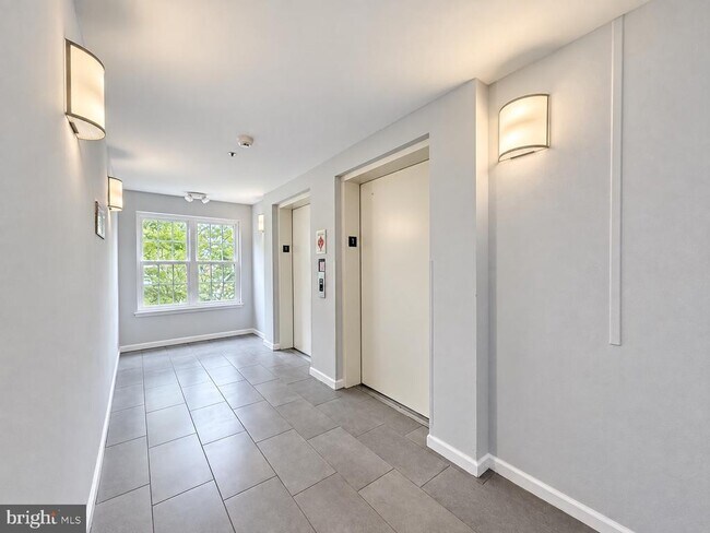 Building Photo - 3315 Wyndham Cir