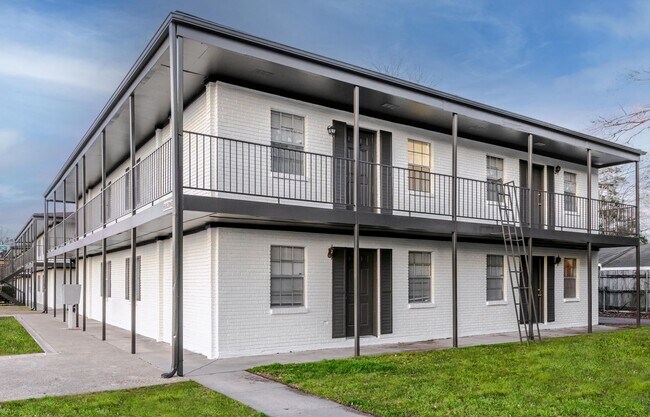 Building Photo - Ashwood Apartment Homes