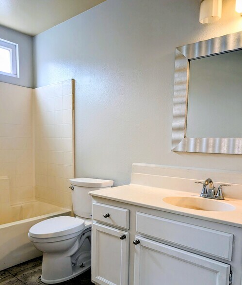 Building Photo - 2524 Plaza Serena Dr