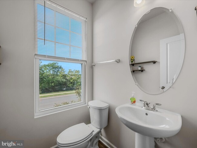 Building Photo - 179 Presidents Pointe Ave