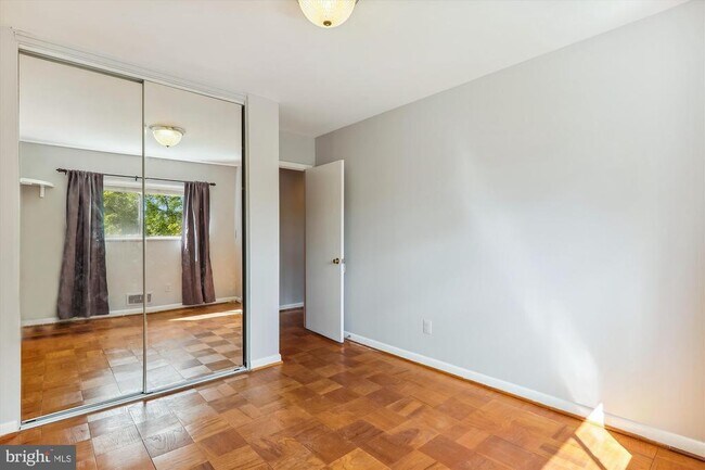 Building Photo - 10631 Montrose Ave