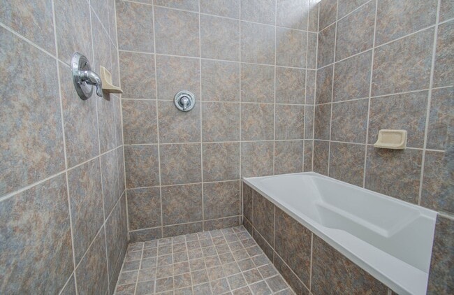 Building Photo - 3210 Yellowstone Park Dr