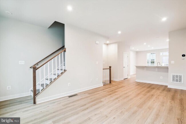 Building Photo - 14076 Sunrise Valley Dr