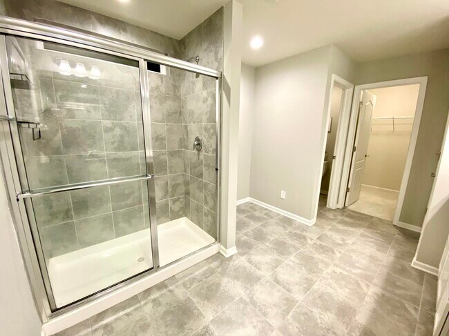 Building Photo - 2835 Dillon Dr