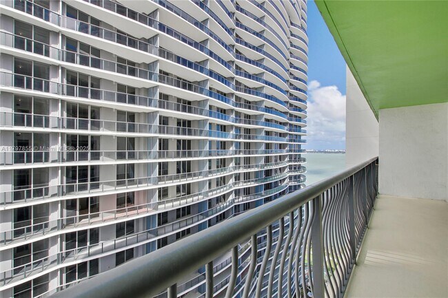 Building Photo - 1756 N Bayshore Dr