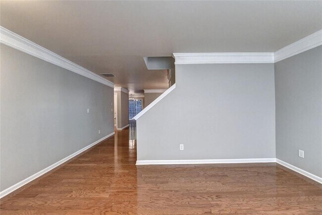 Building Photo - 3070 Centerglen Ln