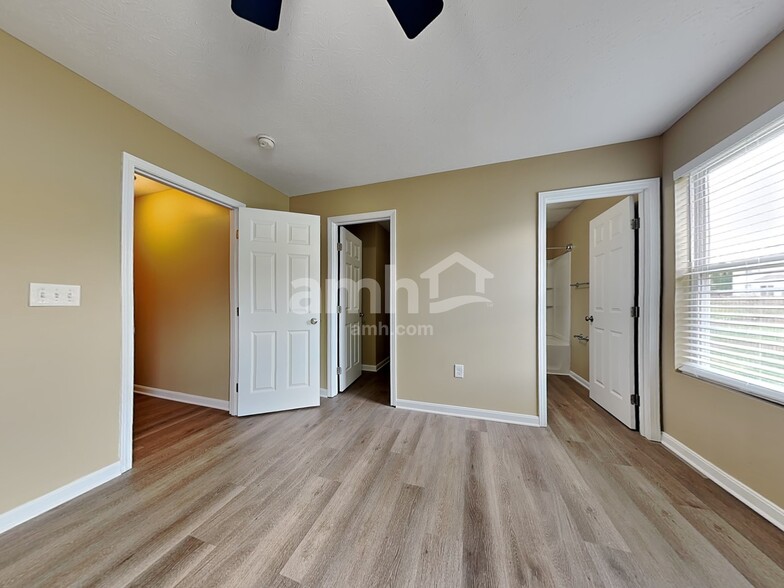 Building Photo - 469 Hennepin Dr