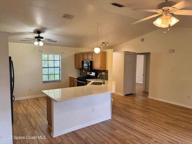 Building Photo - 6946 Hammock Lakes Dr