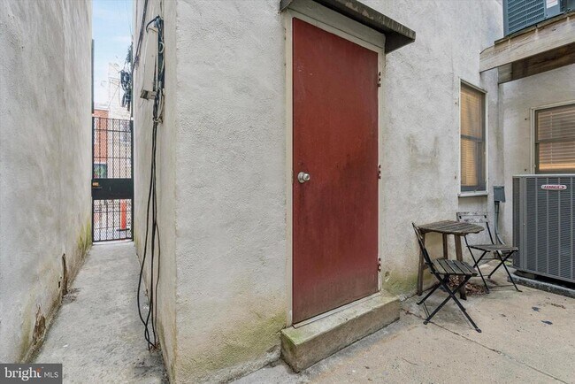 Building Photo - 530 S 15th St