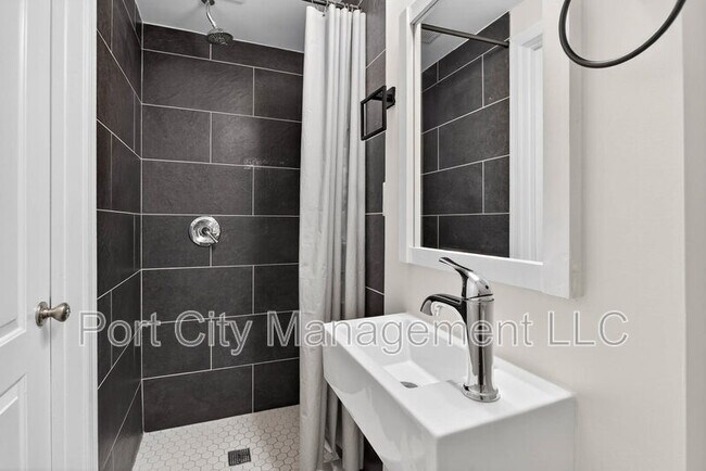 Building Photo - 1125 Race St