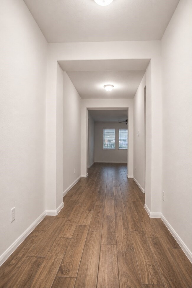 Building Photo - 31415 Whitcombe Summit Wy