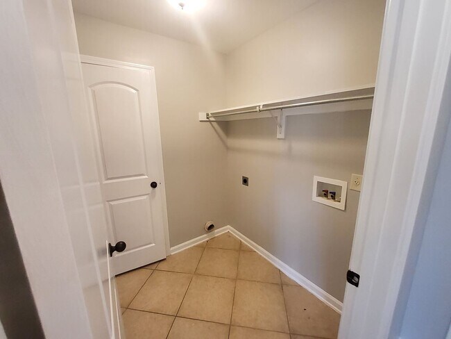 Building Photo - 42 Sterling Ridge Dr