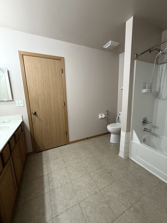 Building Photo - 412 Clifton Ln