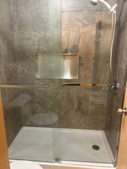 Building Photo - 14362 NE 189th Ct