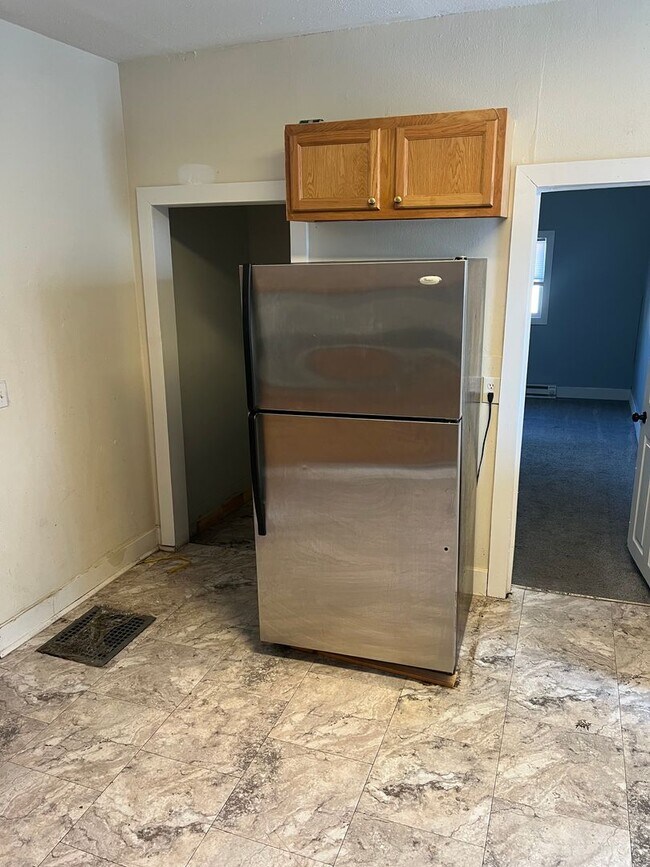 Building Photo - 618 S 14th St