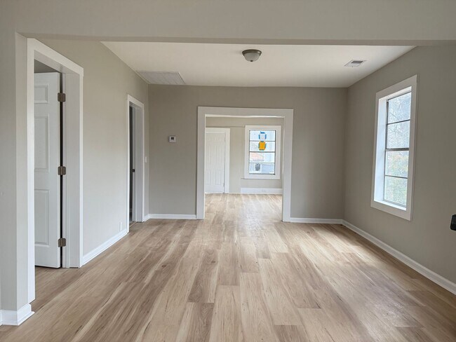 Building Photo - Remodeled 3 BR in North Birmingham