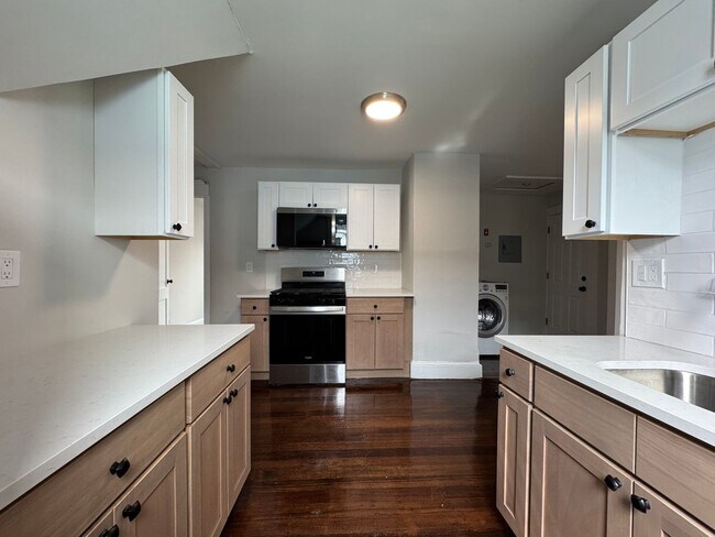 Building Photo - 47-49 Mead St