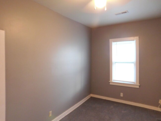 Building Photo - Beautiful 3 bedroom/1 bath home in El Dorado!