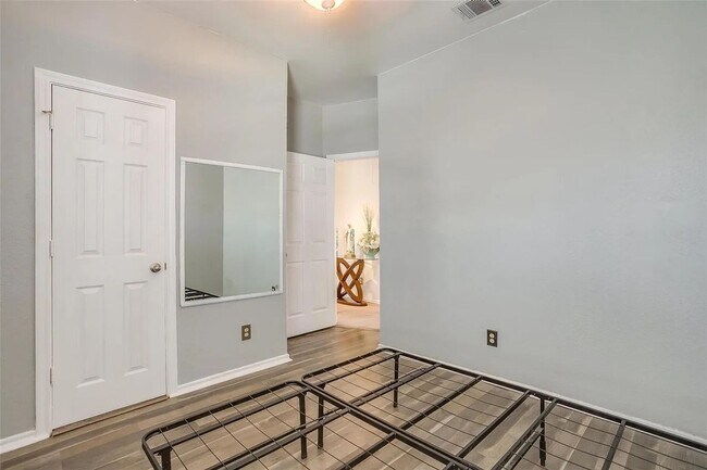 Building Photo - Spacious 4-Bedroom Home + Bonus Room with AC in Prime Lewisville Location