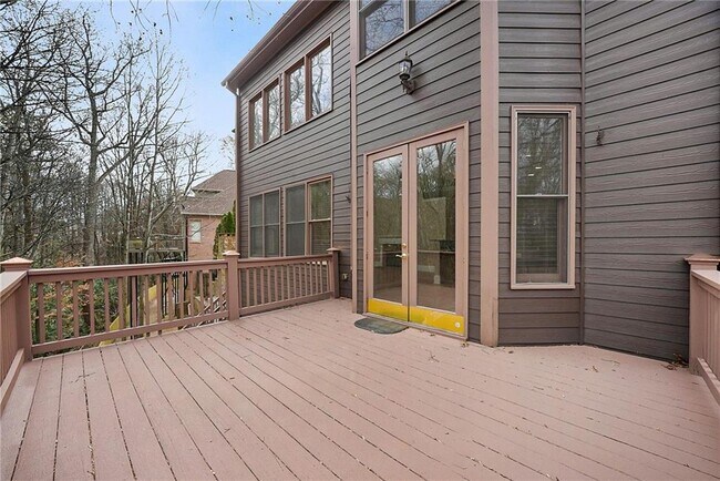 Building Photo - 225 Lake Summit View