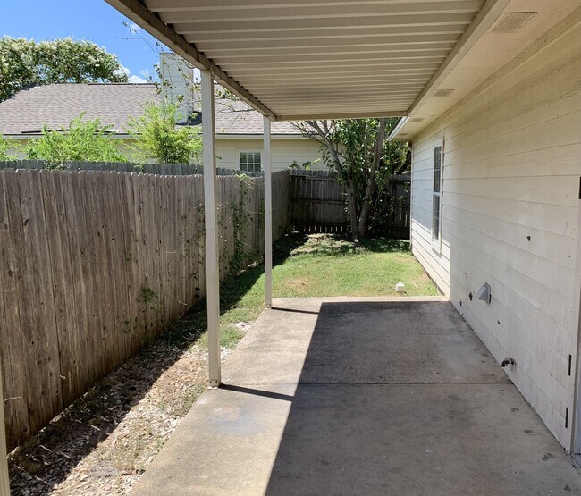 Building Photo - 612 Townplace Dr