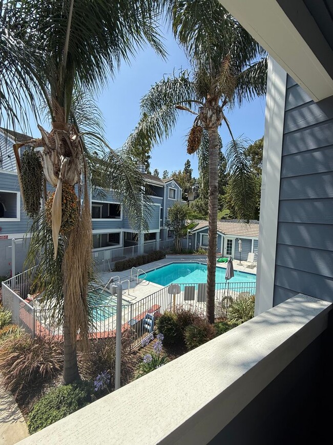 Building Photo - 2 bed 2 FULL bath Condo overlooking the pool!
