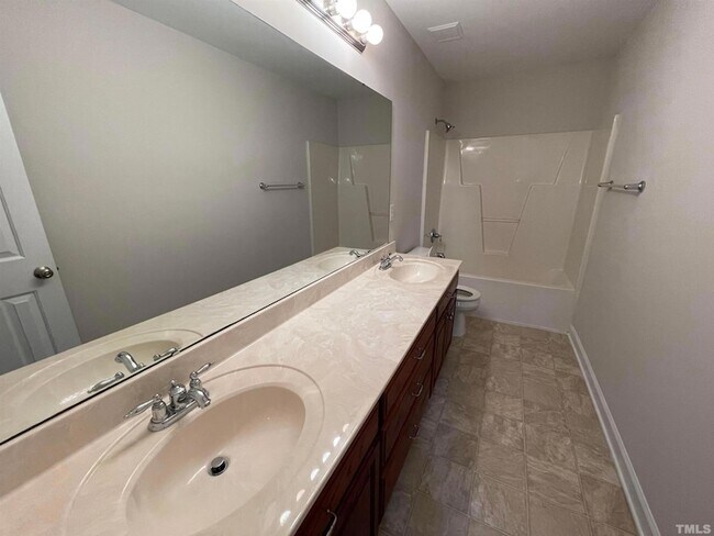 Building Photo - 112 Worthington Ct