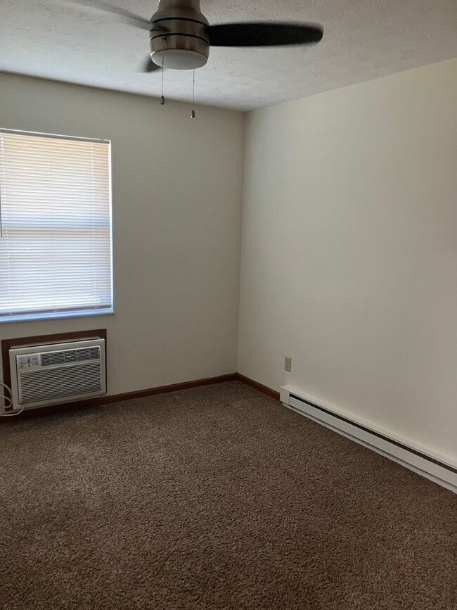 Building Photo - Spacious 2-Bedroom Living in a Quiet Commu...