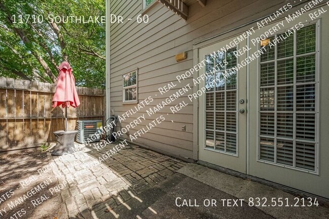 Building Photo - 11710 Southlake Dr