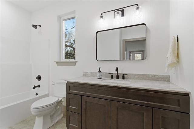 Building Photo - 819 Dubois St