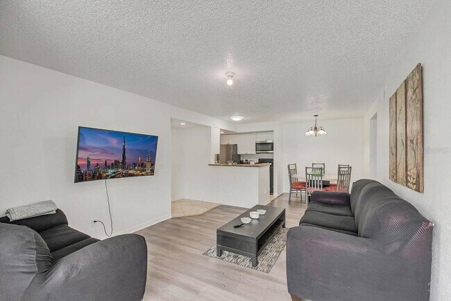 Building Photo - 582 Good Life Wy