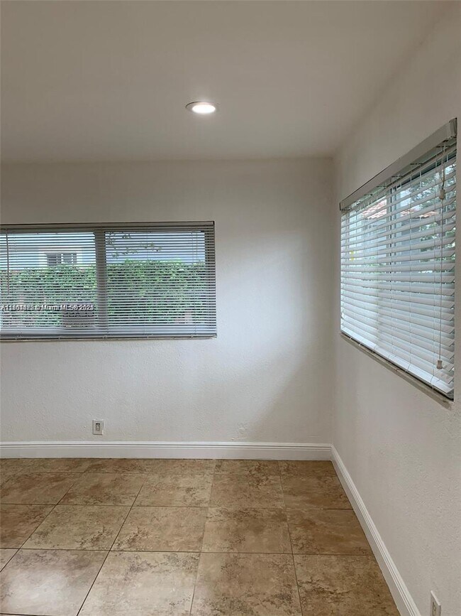 Building Photo - 8704 NW 38th Dr