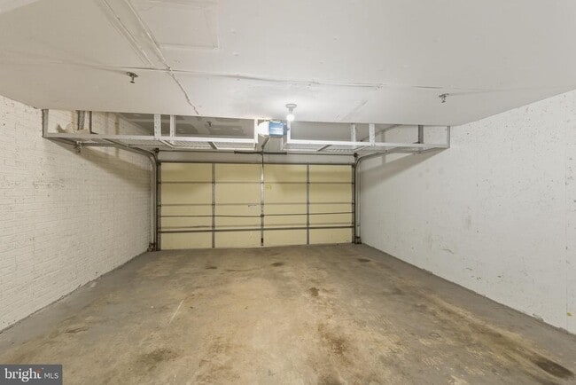 Building Photo - 2714 Manhattan Pl