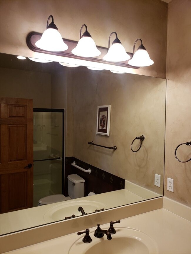 Building Photo - Furnished Bison Cove - 2 bed / 2 bath - Furnished Unit