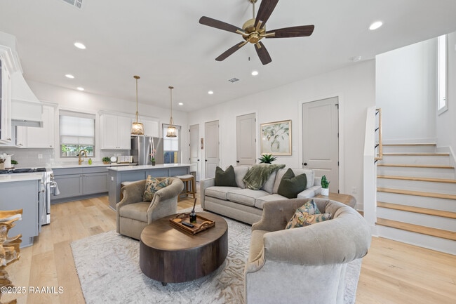 Building Photo - 103 Steiner Oaks